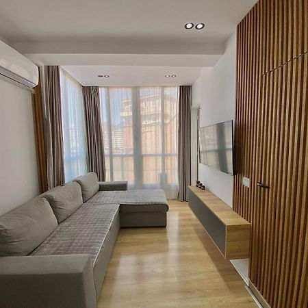Mara Central Apartment 3 Tirana Bagian luar foto
