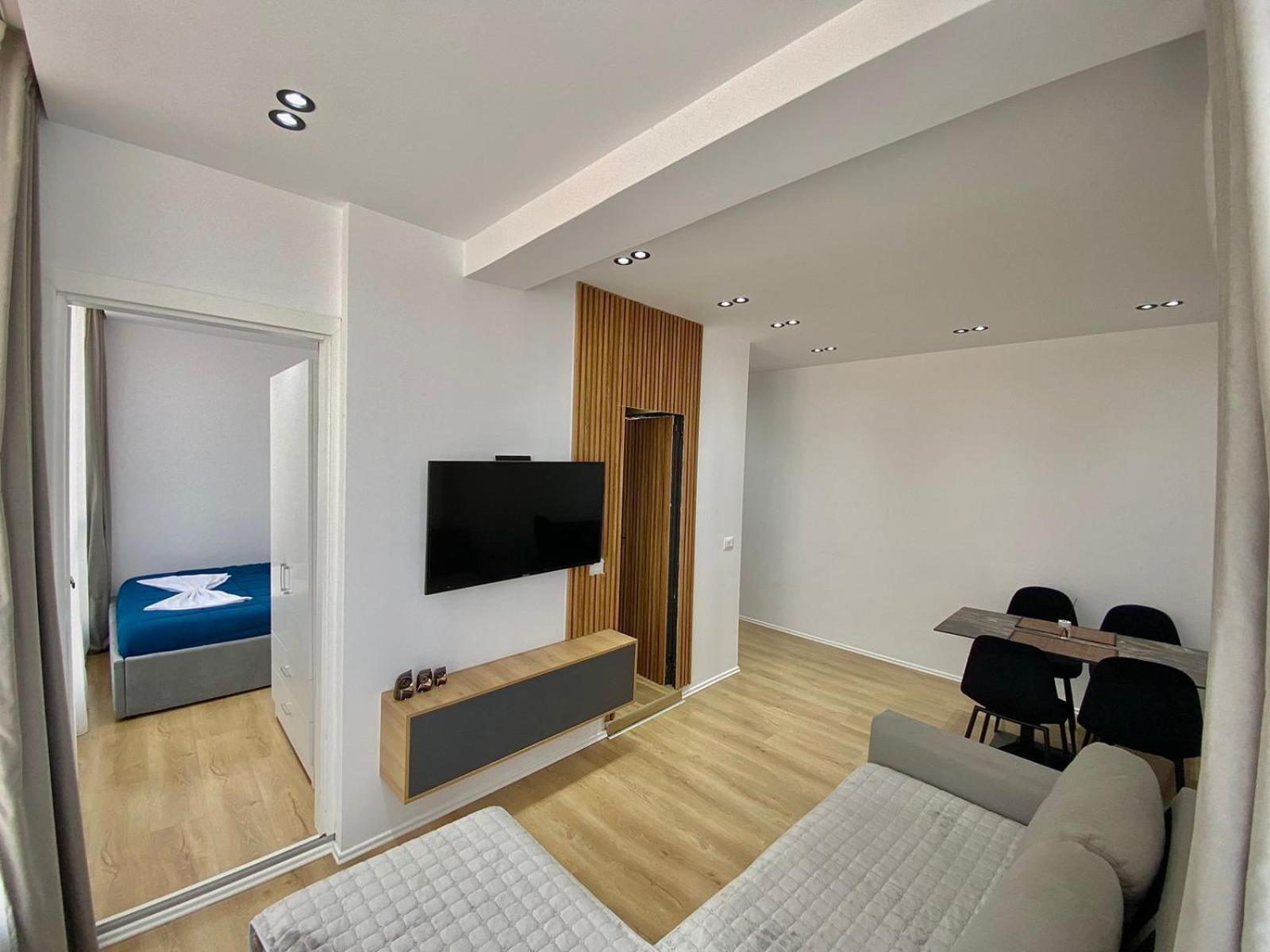 Mara Central Apartment 3 Tirana Bagian luar foto