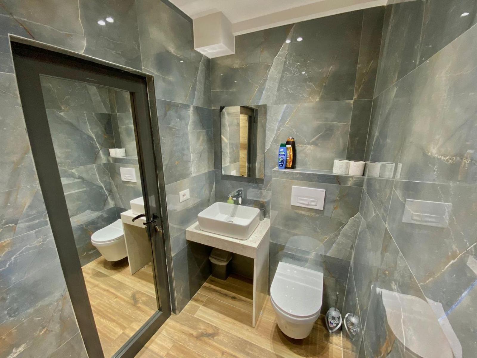 Mara Central Apartment 3 Tirana Bagian luar foto